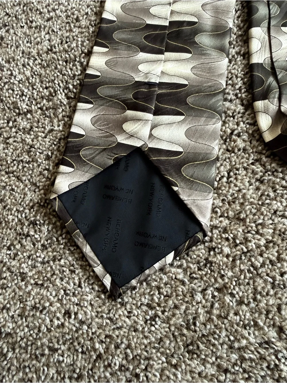 Bergamo New York X-Long Silk Tie Gray Black Abstract Wave Pattern - Picture 5 of 6